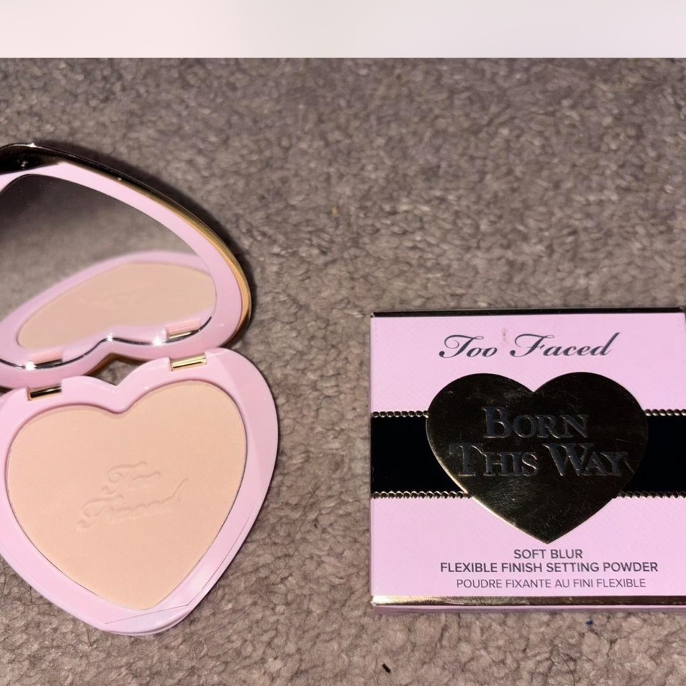 Too Faced Born This Way Setting Powder - Soft Pink